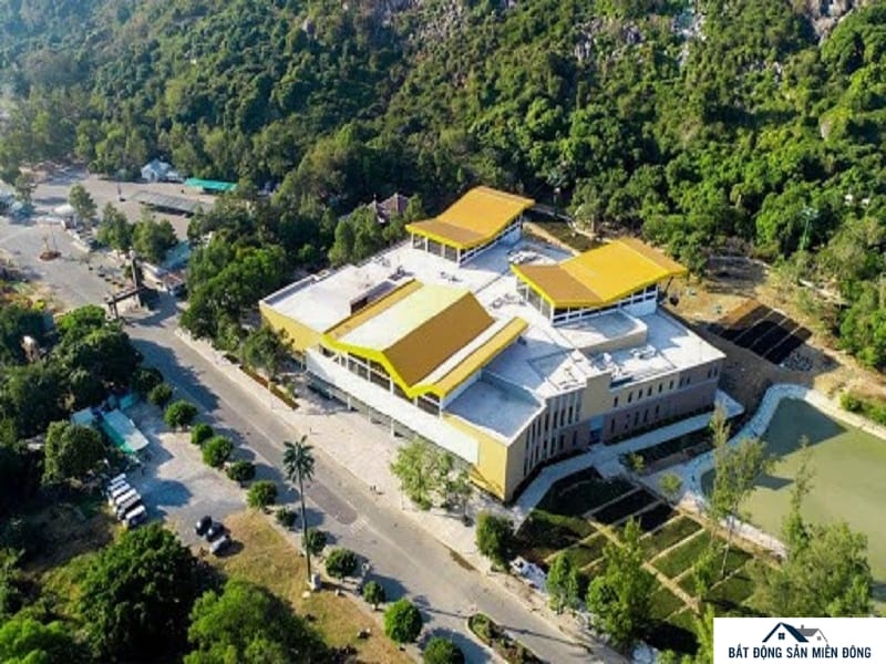 Nhà ga núi bà đen