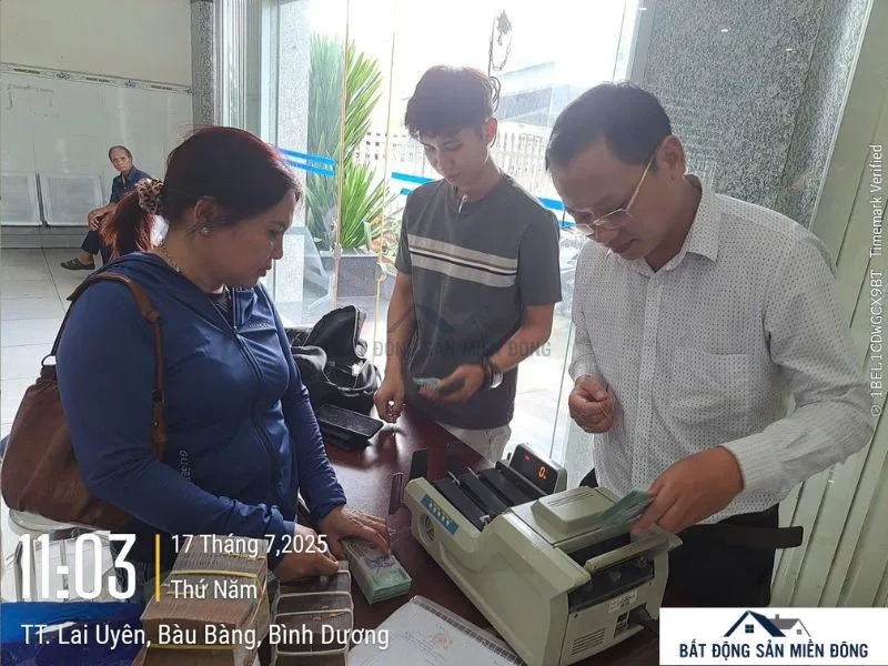 Khách hàng đặt cọc giao dịch
