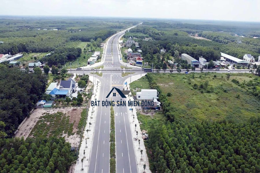 Toàn cảnh đại lộ tạo lực Đồng Phú Bình Dương lộ giới 65m nhìn từ trên cao.