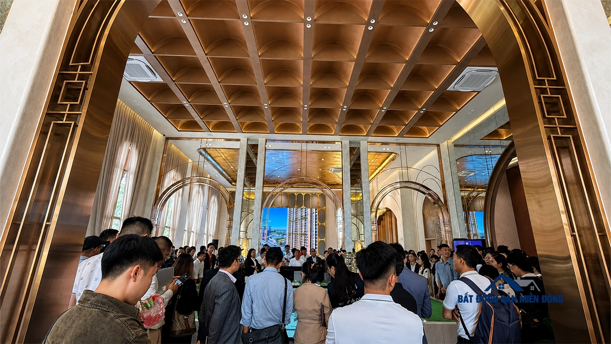 Không gian sảnh Nam Mekong Grand Plaza phù hợp nhóm chuyên gia thuê căn hộ Bình Dương